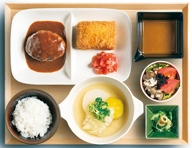 京洋食 あかつき あかつき御膳（ライス・小鉢付） 1690円 デミグラスハンバーグと、季節により内容が変わるクリームコロッケ。