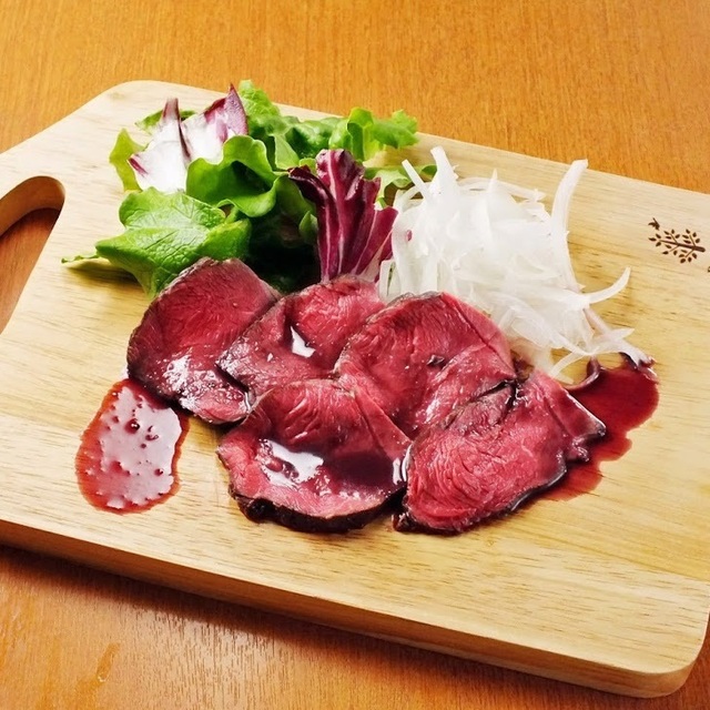 低温調理鹿もも肉ロースト