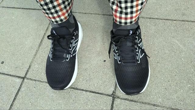 【ニューバランス ランニングシューズ W413】アッパーは通気性の良いメッシュ生地素材でムレにくいのも嬉しいポイント!