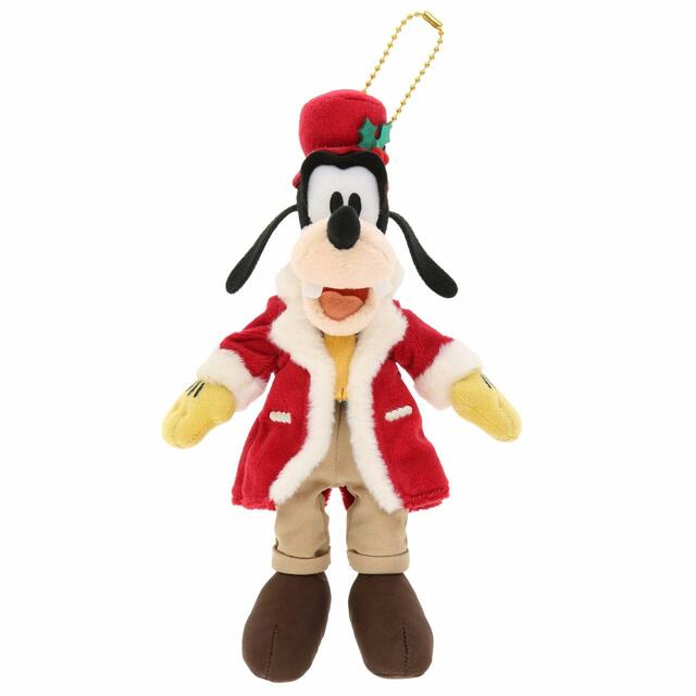 ぬいぐるみバッジ 2,500円｜「ディズニー・クリスマス」スペシャルグッズ｜東京ディズニーリゾート40周年“ドリームゴーラウンド”｜発売日：2023年11月7日（火）｜販売店舗：東京ディズニーランド「ディズニー＆カンパニー」、東京ディズニーシー「エンポーリオ」