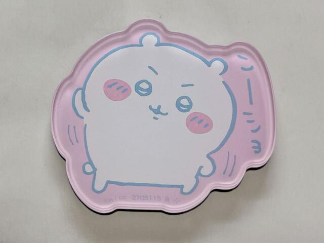 ちいかわらしいかわいいピンクカラー♪「ンーショ」と張り切っている姿が健気で応援したくなりますね♪