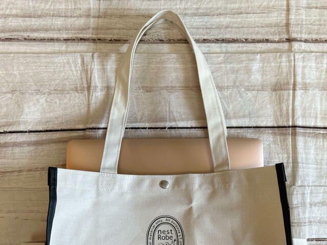 13インチのノートPCがすっぽり収まる大きさ