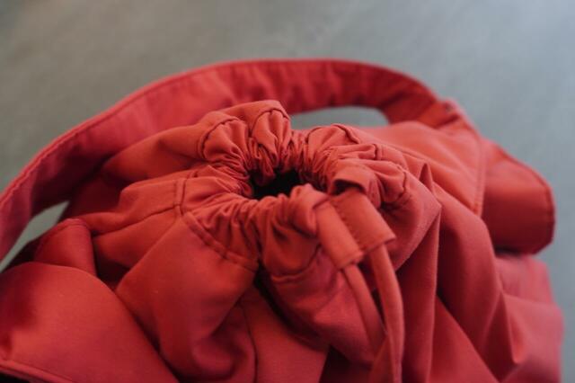 トレンドの巾着タイプのバッグ