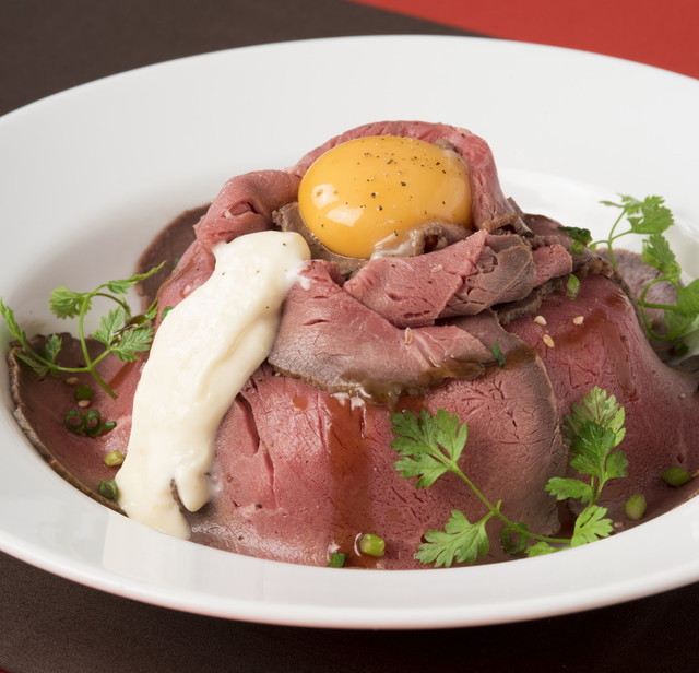 ■コバラヘッタ [2F] お月見ローストビーフDON 1,580円（税込）