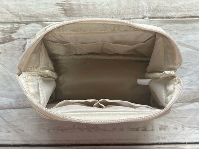 ガバッと大きく開くため、中が見やすくものが取り出しやすい！