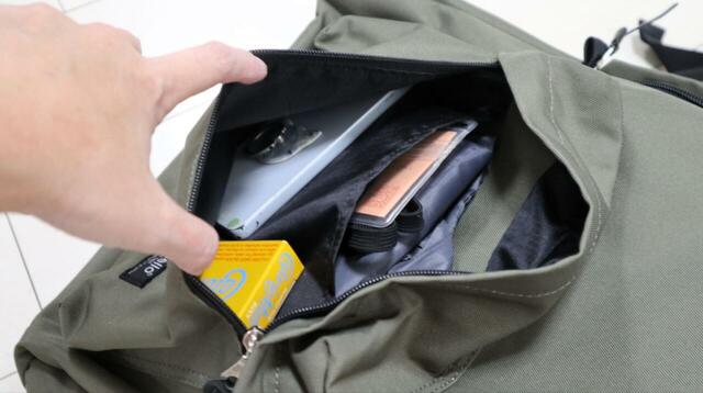 【anello大容量リュック TOGO】前ポケットの中にさらに内ポケットが。カードやエコバッグなどを収めてみました