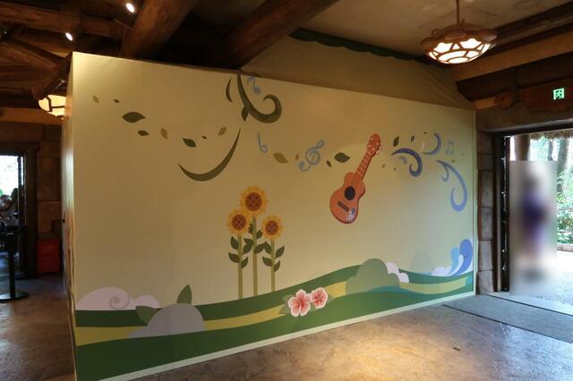 ダッフィー&フレンズの「トライバル・テーブル」店内