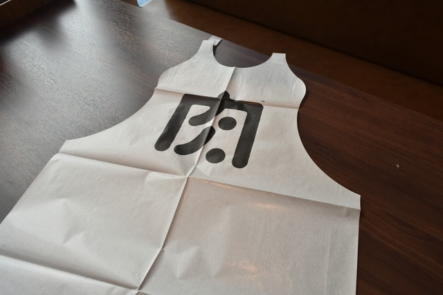 かわいい紙エプロン