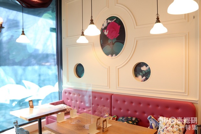 「ディズニー ふしぎの国のアリス」OH MY CAFE