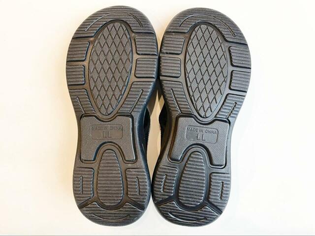 【GLOBAL WORK らくっションフィットサンダル】ソールは凹凸があり、滑りにくく耐久性も◎！