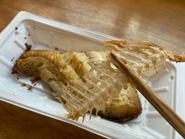 【セブン-イレブン　7プレミアム　ほっけの塩焼】大きな骨は取り外しやすい