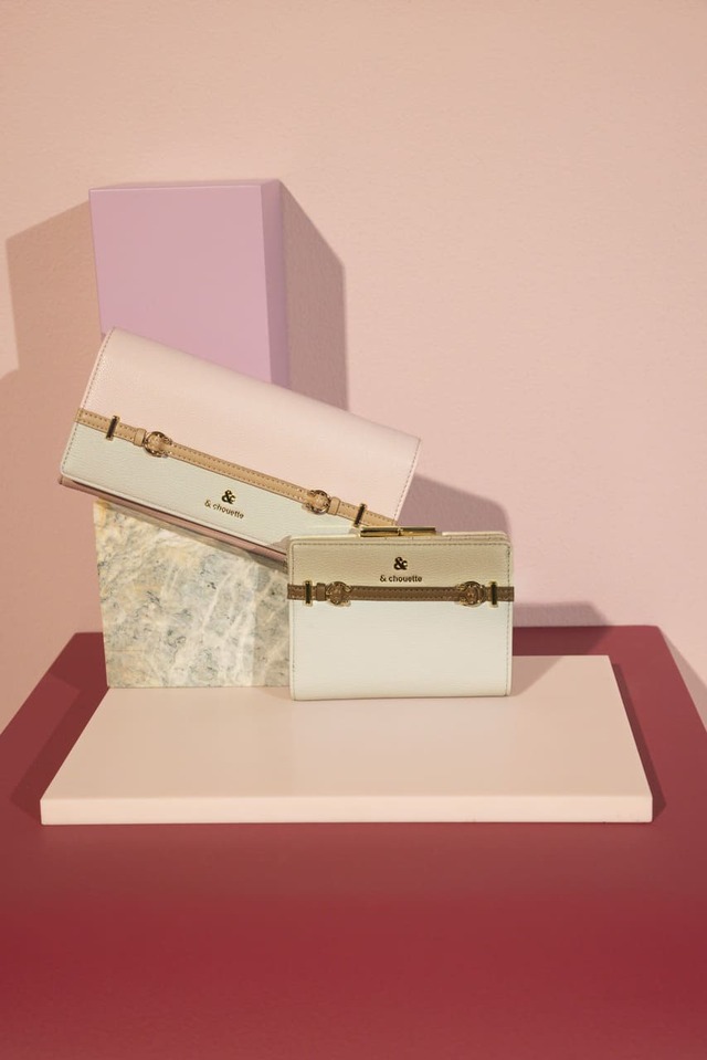 【アンドシュエット】折財布 ￥12,100、長財布 ￥13,200