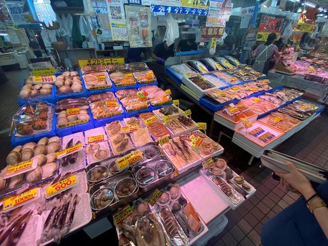 【八食センター】七輪セットもさまざまな種類が並ぶ