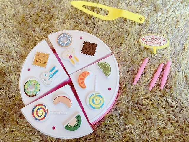 【セリア たべちゃお！ホールケーキ】ケーキ本体、ローソク、メッセージプレート、ケーキカッターがセットになっています