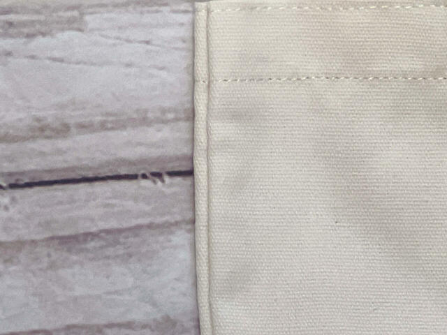 素材は綿、ポリエステル。厚手でしっかりとしたコットンキャンバス生地