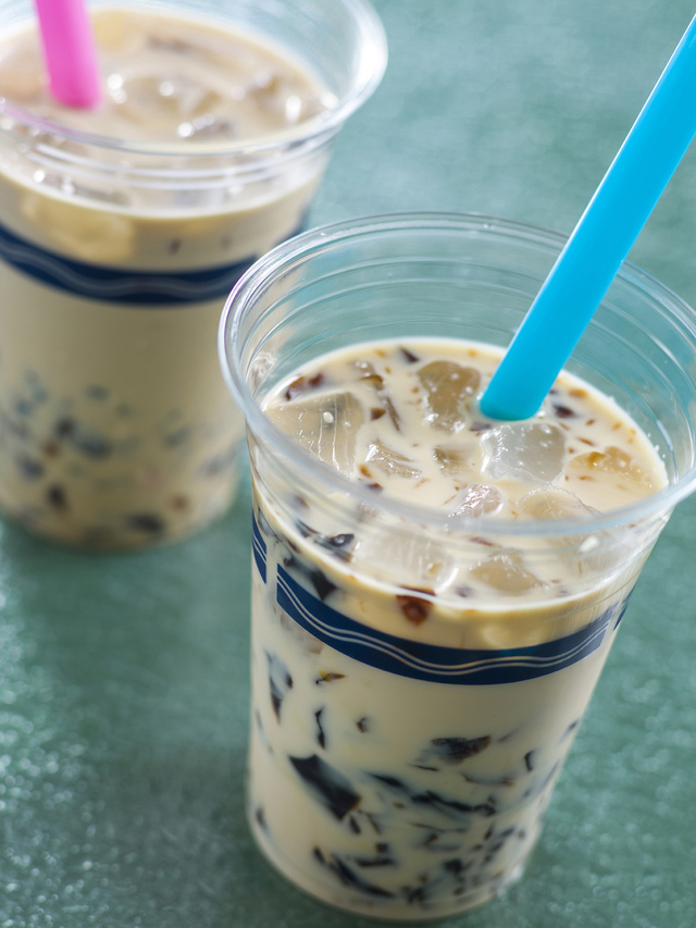 アルコールドリンク 700円｜東京ディズニーシー「ユカタン・ベースキャンプ・グリル｜東京ディズニーリゾート「ディズニー・クリスマス」2019スペシャルメニュー