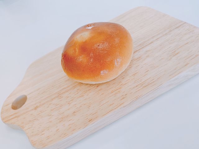 とちおとめイチゴクリームあんぱん（東京あんぱん豆一豆）