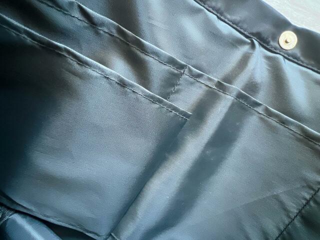 内側のサイドにはボトルホルダーもついています