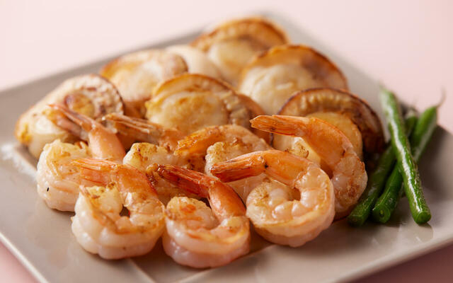 「帆立のソテー/海老のソテー香草風味」<期間:2026年3月1日〜4月30日>【浅草で多彩なメニューをブッフェで楽しむ!「牛ロースのグリル」や「ラム肉のグリル」などの約100種の料理が食べ放題!】