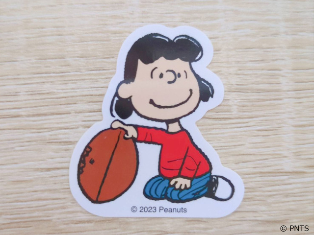 【ジョイフル×スヌーピー ステッカー5枚セット「SPORTS（みどり）」】ルーシーとラグビーボール