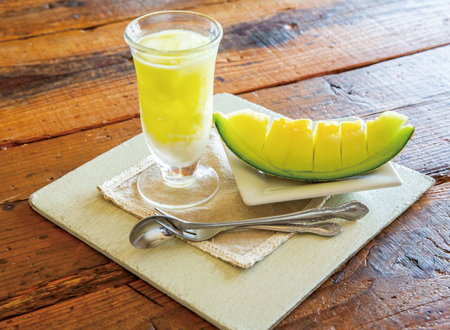 クラウンメロンカット・100%生メロンジュース【メロンカフェ】