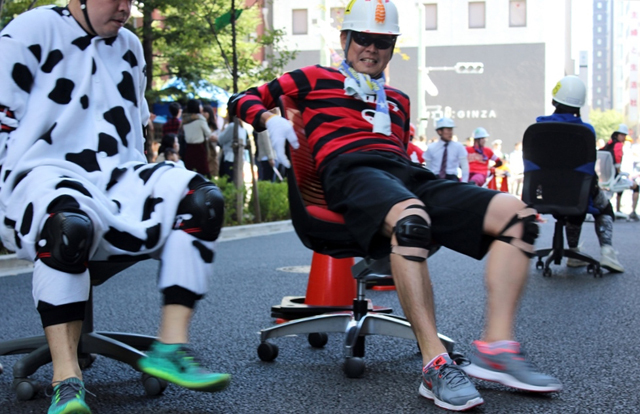 いす同士の熾烈な戦い! 「いす-1」グランプリの模様