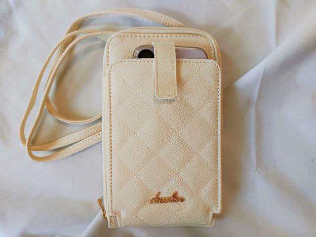 iPhone14もラクラク入る