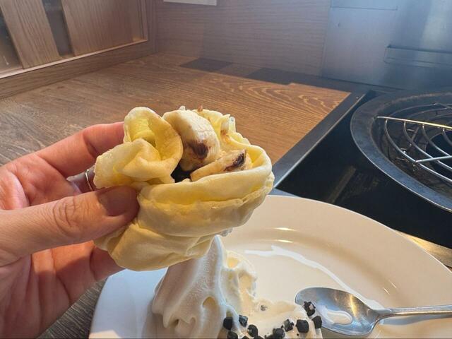 【くし葉 食べ放題】ホイップやチョコを好きにトッピング♪自分で巻いて楽しいセルフクレープコーナー