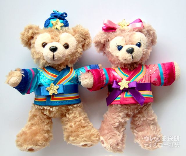 ダッフィーとシェリーメイのぬいぐるみバッジ