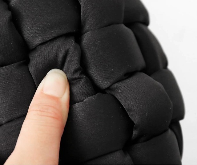 ふわふわのキルティング素材『ANTIQUA（アンティカ）』トレーニングサンダル（キルティング×編み込みデザイン）4,950円（税込）