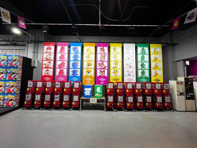 大量のカプセルトイコーナー。これなら待機時間が少なそう！