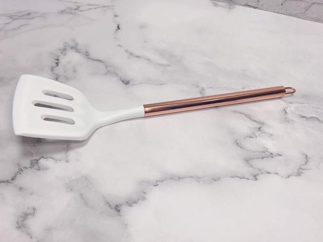 【Francfranc（フランフラン）】シリコーン ターナー ホワイト×コッパー／税込1,000円