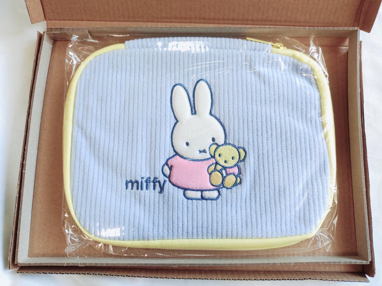 みいさん専用79%ディズニー新品未使用品希少なポーチです限定完売品です39600 ミッフィー最新付録】8つのポケット付きで便利な「マルチケース