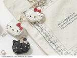 【ハローキティ】フェイスチャームポーチ・価格：￥2,479（税込）・カラー展開：アイボリー/ブラック