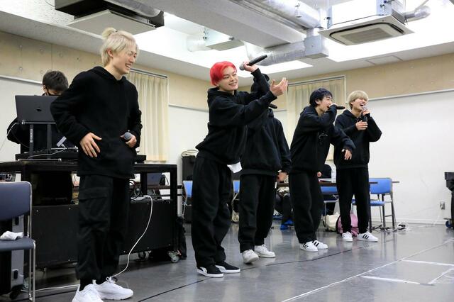 DJ RIONとの共演、場を盛り上げるSEIYA