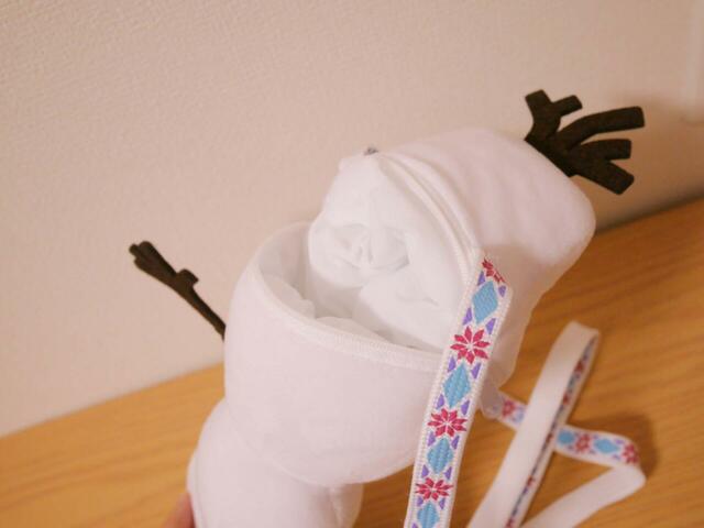 ショルダーバッグ 3,200円｜「アナとエルサのフローズンジャーニー」をテーマにしたグッズ｜東京ディズニーシー新テーマポート「ファンタジースプリングス」