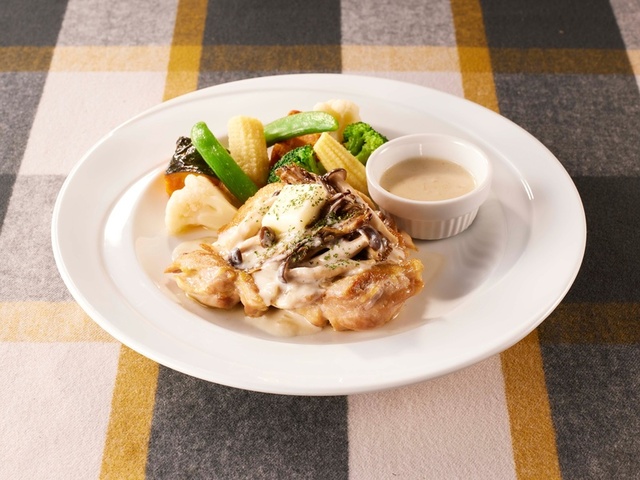 きのこクリームのチキンステーキ