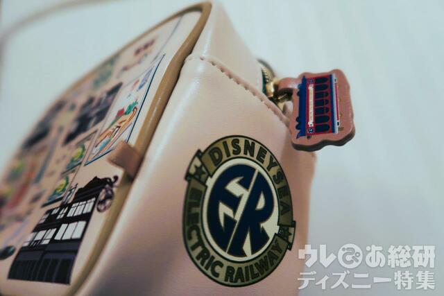 東京ディズニーシー22周年 ポーチ　2,800円サイズ：高さ約12×幅約17×マチ約7cm