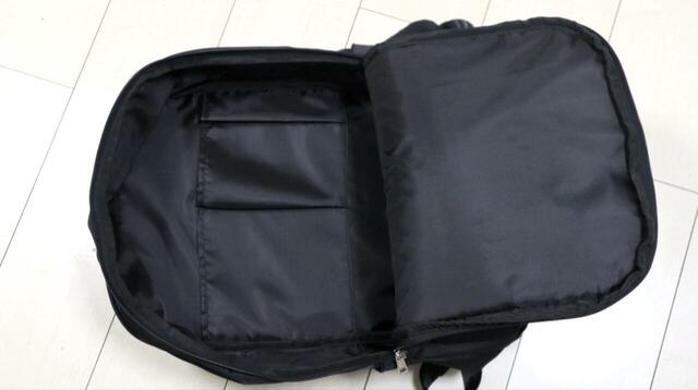 【Honeys 多収納スクエアリュック】表面側の荷室はガバッと3面が開くWファスナー仕様です♪