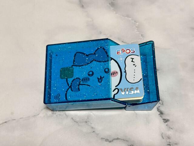 【パペットスンスン×サンキューマート第4弾／チェキ収納ケース】収納するものの対応サイズは（約）8.5×5.4cm。クレカなどを収納してみました！