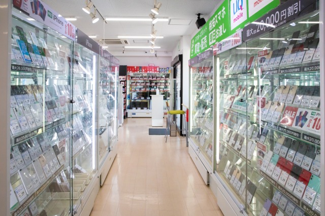 「ゲオモバイル池袋北口店」の店内