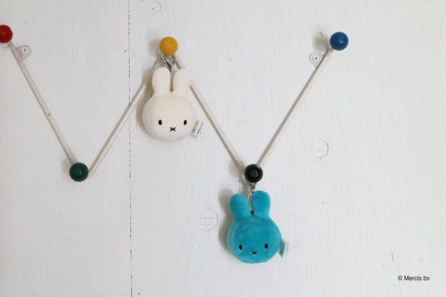 【BON TON TOYS ミッフィー】「Squish Ball Keychain」2,530円／全7色、サイズ：W7.5 x D6 x H9.3 cm