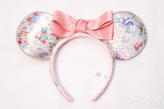 カチューシャ ¥2,000／縁取りもシルバーキラキラしていて素敵！