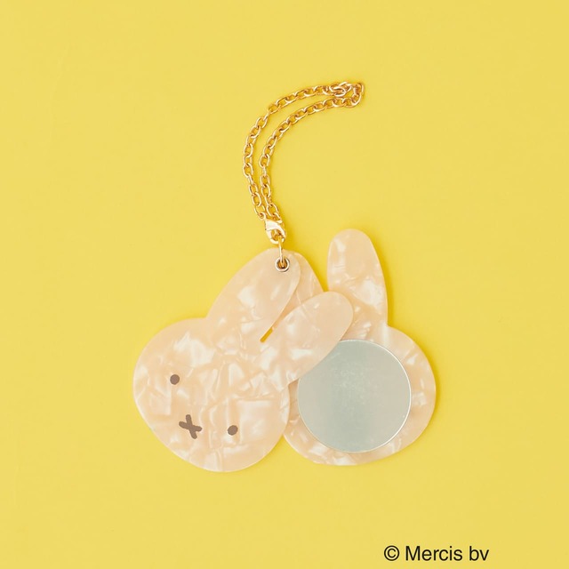 【ミッフィー×OPAQUE.CLIP】【miffy】フェイス型シェル調スライドミラーチャーム ¥3,480/上品なシェル調のニュアンスカラーで仕上げた大人かわいいデザイン