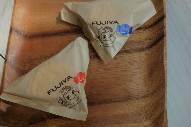 「pekoサンド」と「あまおう苺（左）」と「プレーン（右）」各250円（税込）