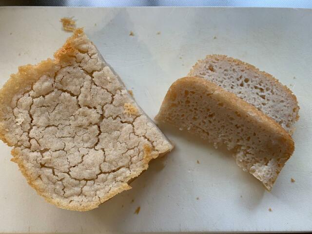【アイリスオーヤマ コンパクトホームベーカリー】米粉パンの米粉は市販のものの方が良さそうです