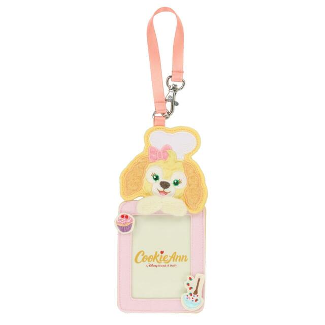 カードホルダー 2,000円｜「ダッフィー＆フレンズのワンダーズ・バイ・ユア・サイド」グッズ｜販売店舗：東京ディズニーシー「マクダックス・デパートメントストア」｜発売日：2026年6月2日（火）