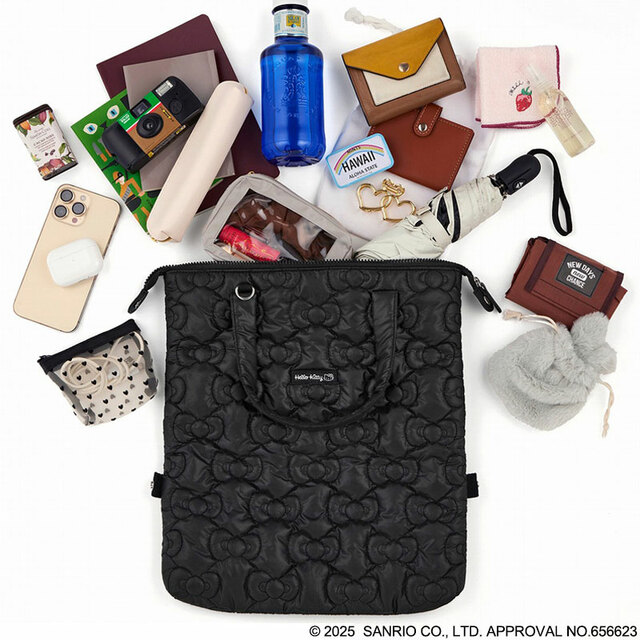 【『HELLO KITTY リボンな3wayキルティングBAG BOOK おしゃれBLACK』(宝島社)】リボンキルティングのかわいさと使い勝手の良さにこだわったバッグ