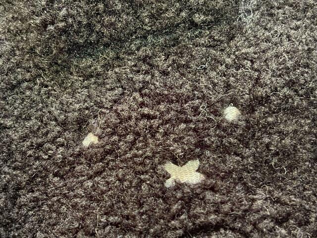 お目目とお口はホワイトで刺繍されているので目立ちます♪