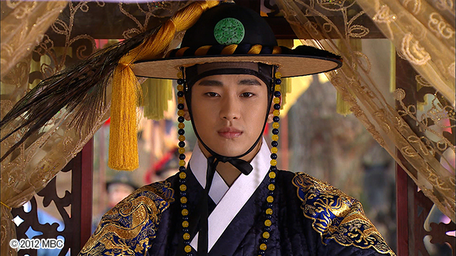 『太陽を抱く月』 © 2012 MBC